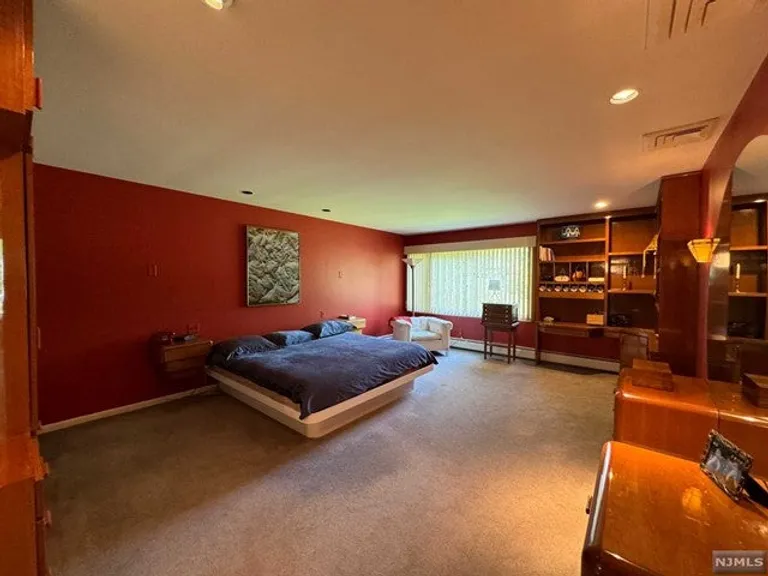 Bergen County Real Estate | View 125 Dyer Court | room 22 | View 23