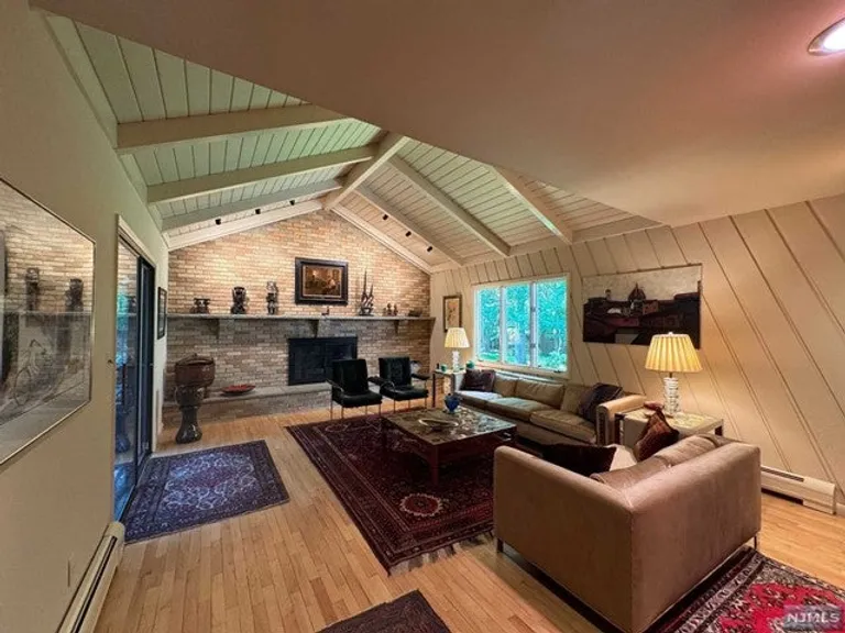 Bergen County Real Estate | View 125 Dyer Court | room 5 | View 6