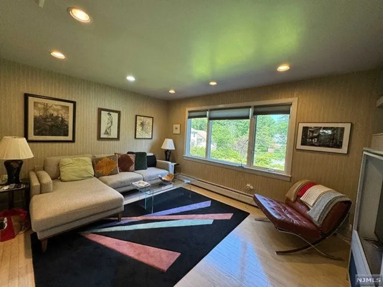 Bergen County Real Estate | View 125 Dyer Court | room 13 | View 14