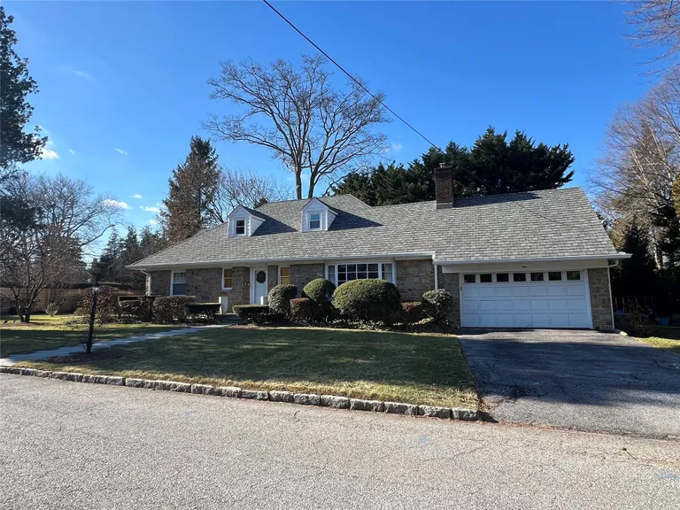 Westchester Real Estate | View 1 Hamilton Avenue | 4 Beds, 4 Baths | View 1