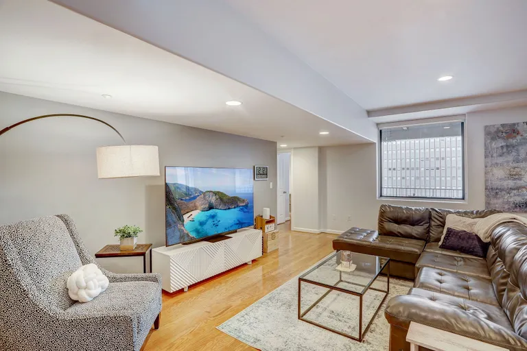 New York City Real Estate | View 914 Main Street #2204 | 3 Beds, 2 Baths | View 1