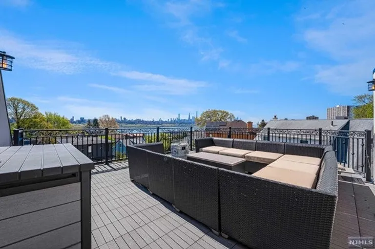 New York City Real Estate | View 12 Cortland Place | room 38 | View 39