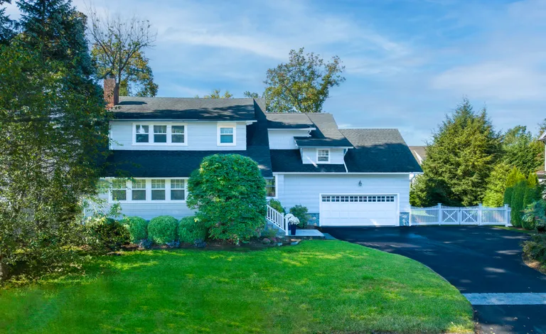 New York City Real Estate | View 25 Lockwood Drive | 5 Beds, 3 Baths | View 1