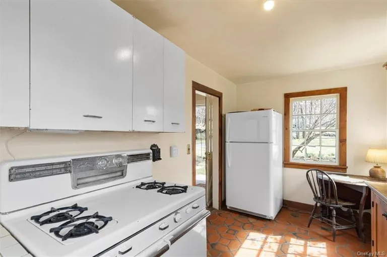 New York City Real Estate | View 29 Mount Pleasant Lane | room 7 | View 8