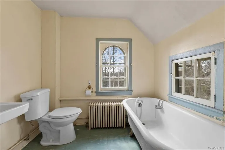 New York City Real Estate | View 29 Mount Pleasant Lane | room 15 | View 16
