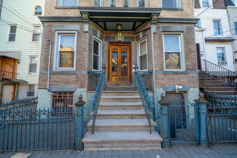 Jersey City/Hoboken Real Estate | View 207 Ogden Ave Unit#, 5 (3R) | 2 Beds, 2 Baths | View 1