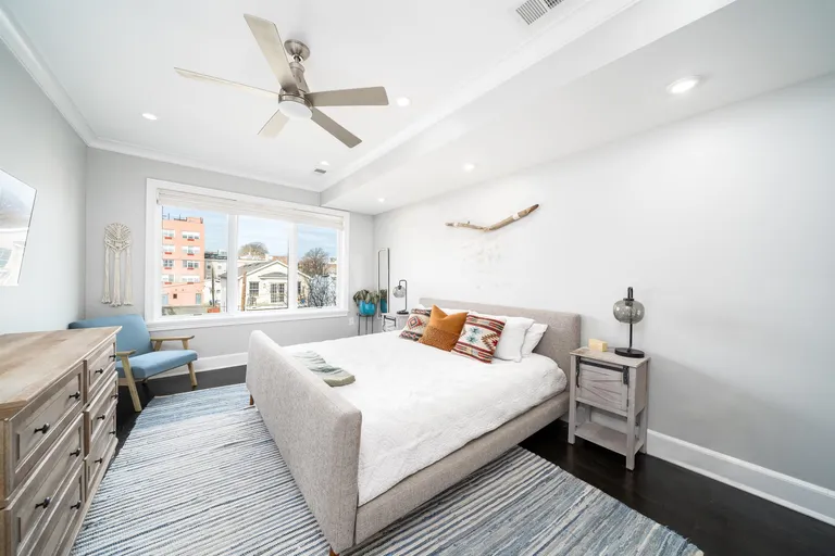 New York City Real Estate | View 18 Cambridge Ave Unit# 2 | room 19 | View 20