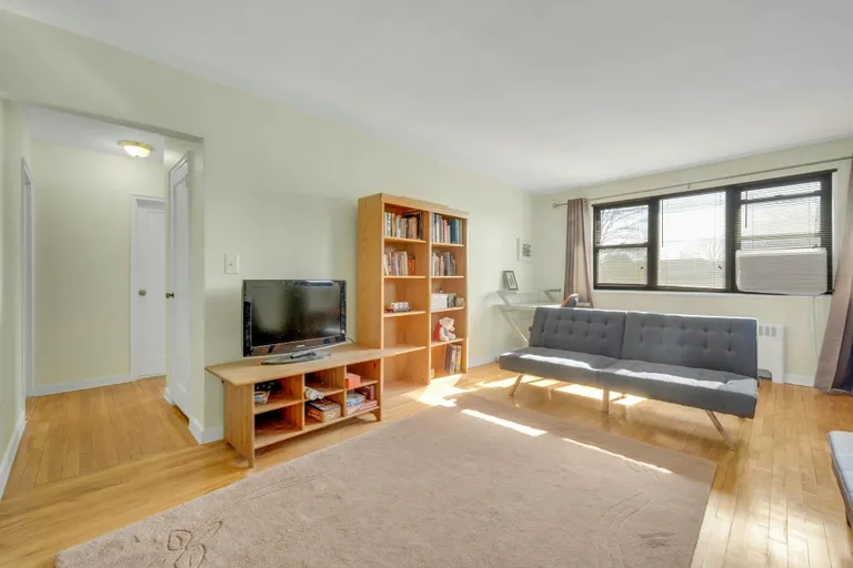 Westchester Real Estate | View 154 Martling Avenue #B7 O4 | room 2 | View 3