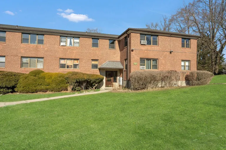 Westchester Real Estate | View 154 Martling Avenue #B7 O4 | 1 Bed, 1 Bath | View 1