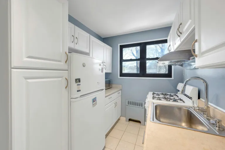 Westchester Real Estate | View 154 Martling Avenue #B7 O4 | room 5 | View 6