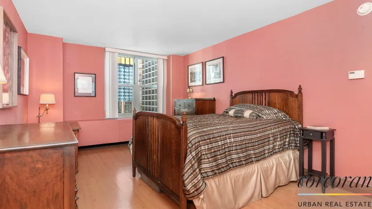New York City Real Estate | View 400 E Randolph, 1410 | room 8 | View 9