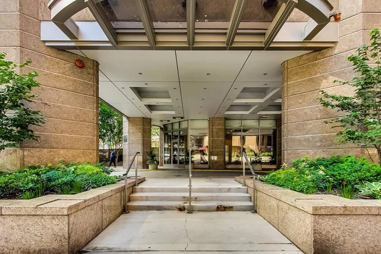 Chicago Real Estate | View 222 N Columbus, 4803 | room 31 | View 32
