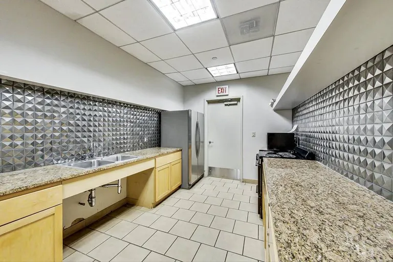 Chicago Real Estate | View 222 N Columbus, 4803 | room 25 | View 26