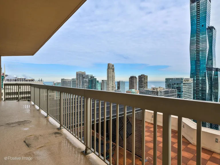 Chicago Real Estate | View 222 N Columbus, 4803 | room 8 | View 9