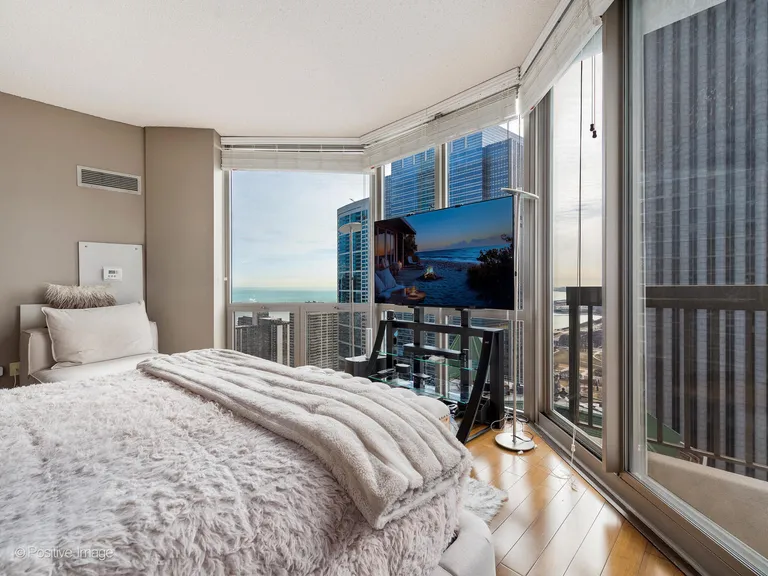 Chicago Real Estate | View 222 N Columbus, 4803 | room 13 | View 14