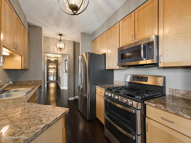 Chicago Real Estate | View 222 N Columbus, 4803 | room 10 | View 11