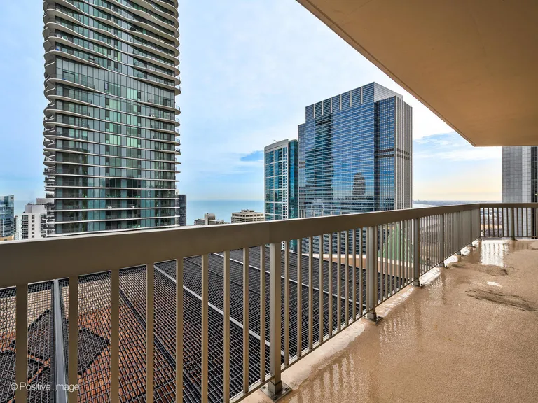 Chicago Real Estate | View 222 N Columbus, 4803 | room 9 | View 10