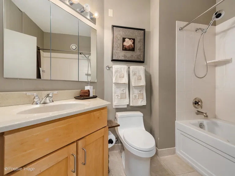 Chicago Real Estate | View 222 N Columbus, 4803 | room 16 | View 17