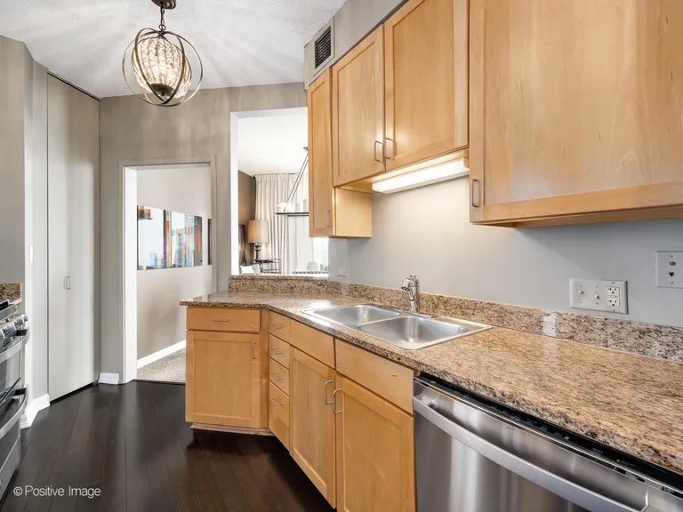 Chicago Real Estate | View 222 N Columbus, 4803 | room 11 | View 12