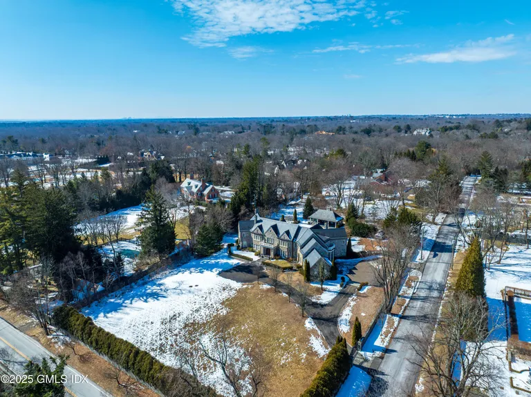 Greenwich Real Estate | View 8 Lindsay Drive | room 4 | View 5