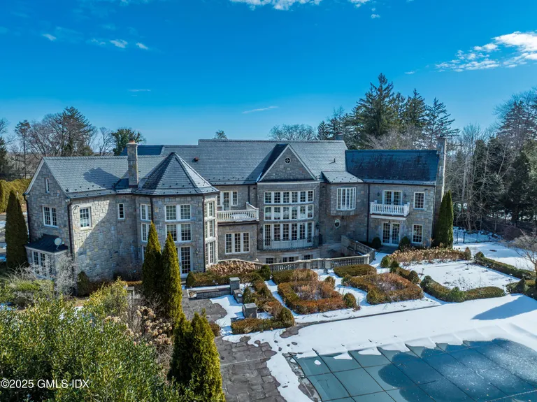 Greenwich Real Estate | View 8 Lindsay Drive | room 2 | View 3