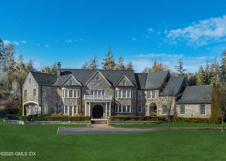 Greenwich Real Estate | View 8 Lindsay Drive | 6 Beds, 8 Baths | View 1