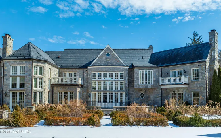 Greenwich Real Estate | View 8 Lindsay Drive | room 1 | View 2