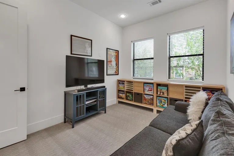 New York City Real Estate | View 1016 Lawrence Street Unit# B | room 30 | View 31