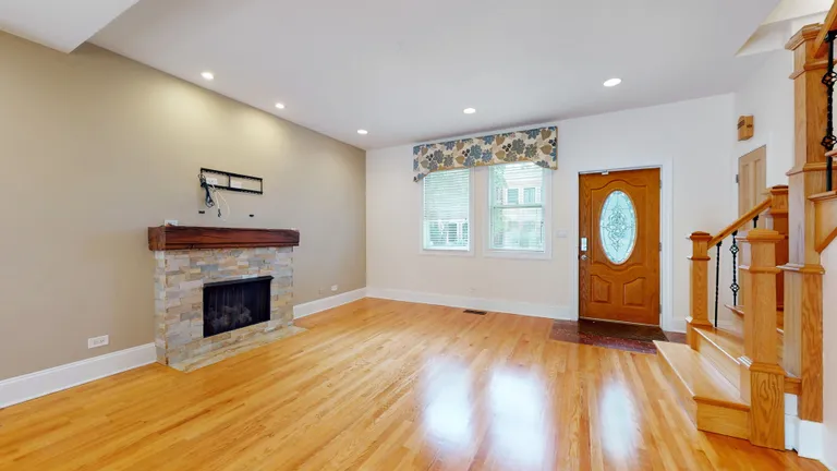 New York City Real Estate | View 1331 W Wellington | room 2 | View 3