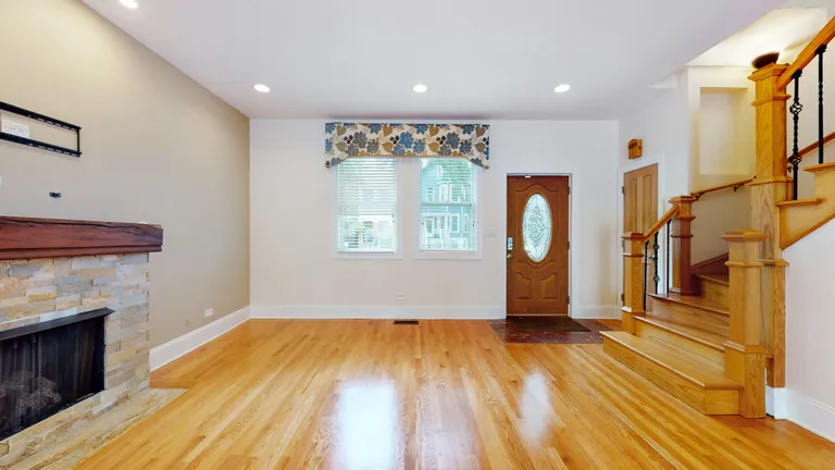 New York City Real Estate | View 1331 W Wellington | room 3 | View 4