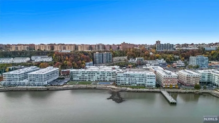 New York City Real Estate | View 9 Somerset Lane #418 | room 38 | View 39