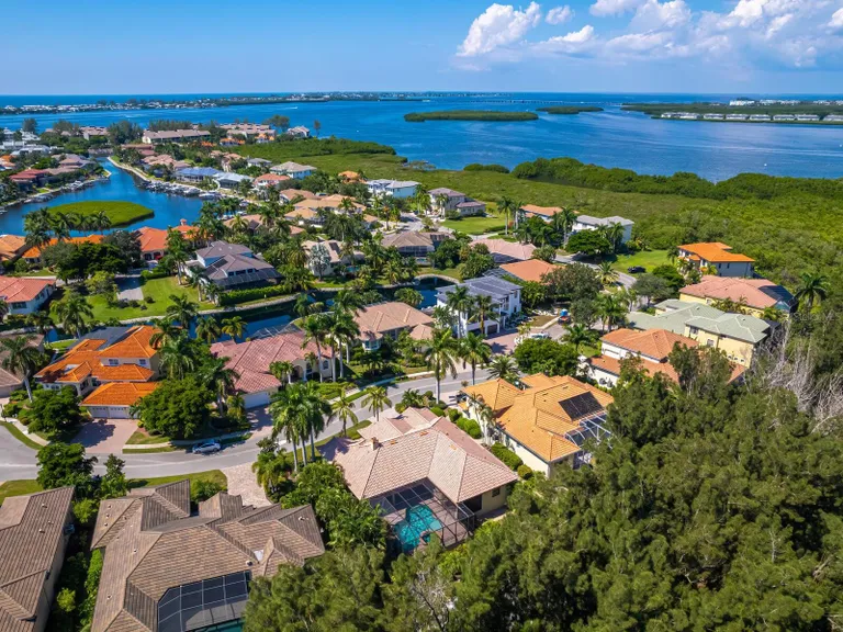Sarasota/St. Petersburg Real Estate | View 12313 Baypointe Terrace | room 43 | View 44