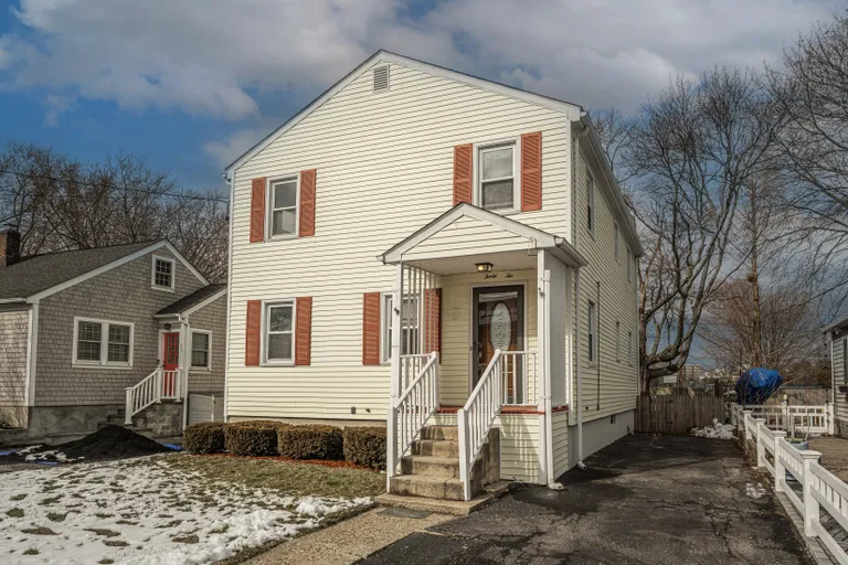New York City Real Estate | View 32 Rippowam Road | 4 Beds, 2 Baths | View 1