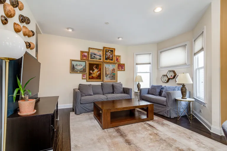 New York City Real Estate | View 2335 N Monticello | room 4 | View 5