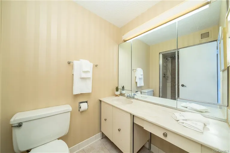 New York City Real Estate | View 400 High Point Drive Unit# PH10 | room 12 | View 13