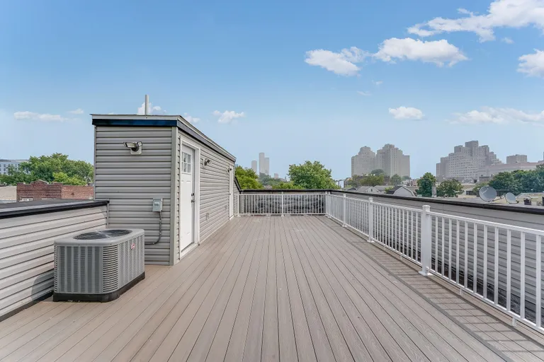 New York City Real Estate | View 43 Gardner Ave Unit# 2A | room 23 | View 24