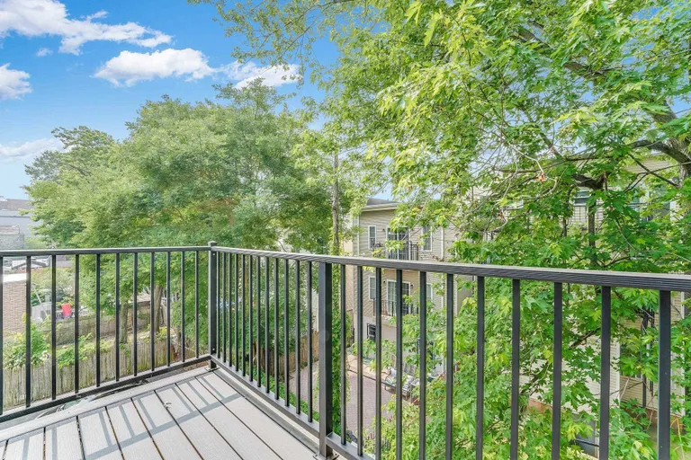 New York City Real Estate | View 43 Gardner Ave Unit# 2A | room 21 | View 22