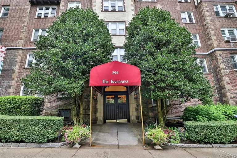 New York City Real Estate | View 294 Bronxville Road #5F | room 15 | View 16