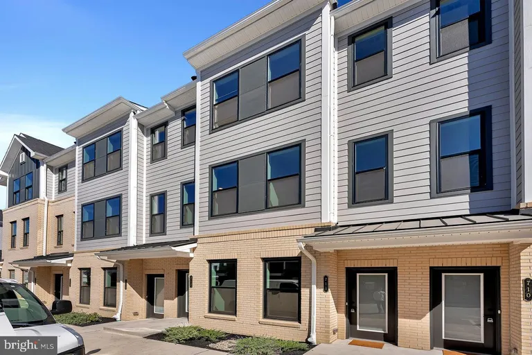 Central NJ/Bucks County, PA Real Estate | View 710 Parker Boulevard | 2 Beds, 2 Baths | View 1