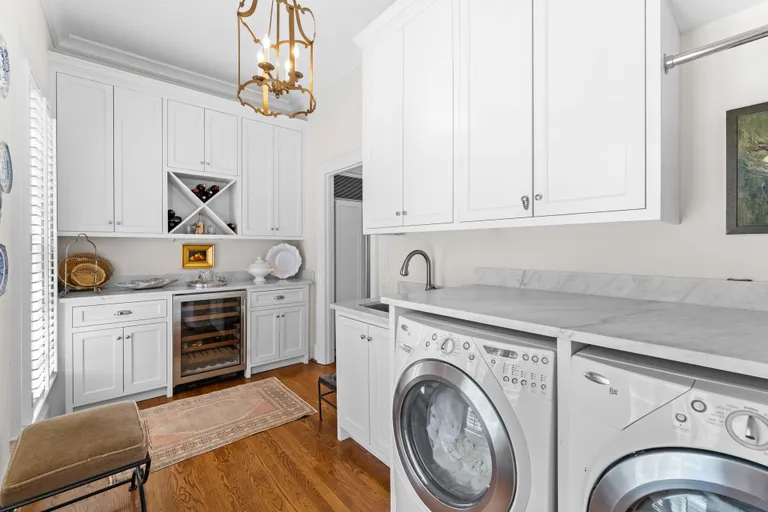 New York City Real Estate | View 2800 Jem Court | Wet Bar & Laundry | View 16