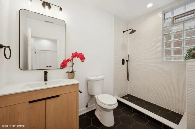 New York City Real Estate | View 2619 N Kimball, 2F | room 18 | View 19