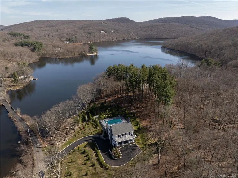 New York City Real Estate | View 24 Beaver Pond Road | Lakefront New Construction (Lot 5) | View 10