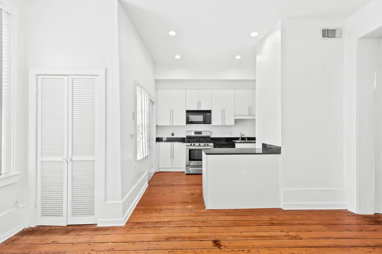 New York City Real Estate | View 117 West Gaston Street | room 10 | View 11