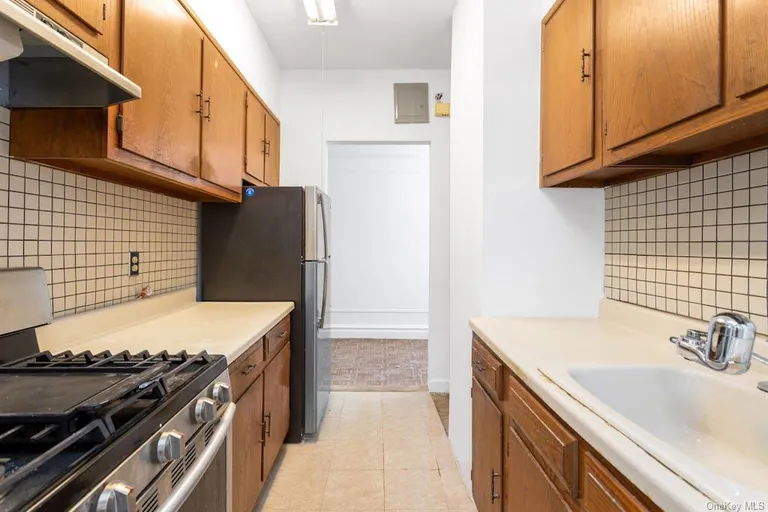 New York City Real Estate | View 1468 Midland Avenue #3H | room 16 | View 17