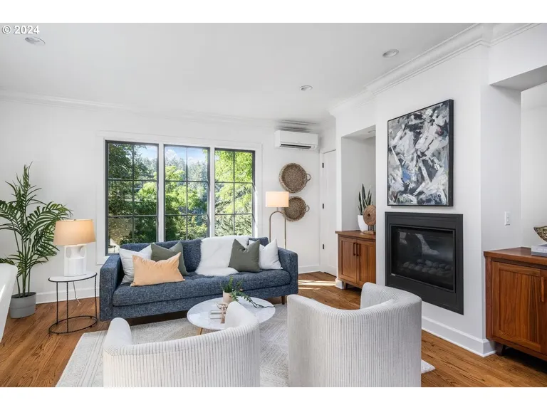 New York City Real Estate | View 2057 SW Montgomery Dr | room 7 | View 8