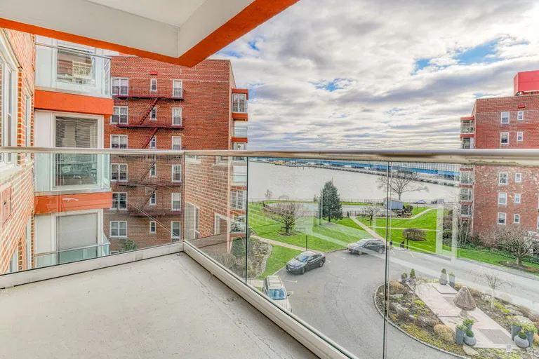 New York City Real Estate | View 2 Salisbury Point Unit#3A | 2 | View 2