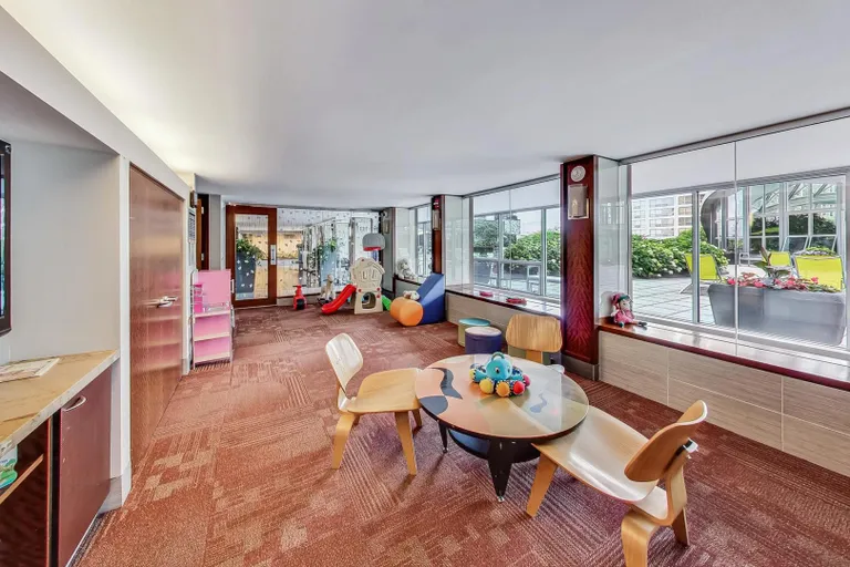 Chicago Real Estate | View 400 E Randolph, 1824 | room 31 | View 32