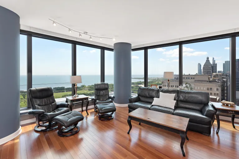 New York City Real Estate | View 60 E Monroe, 2702 | room 3 | View 4