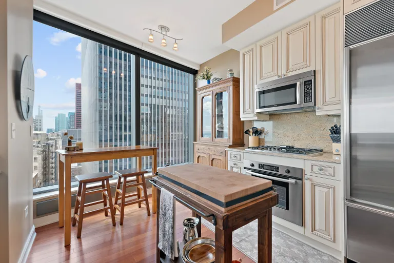 New York City Real Estate | View 60 E Monroe, 2702 | room 19 | View 20