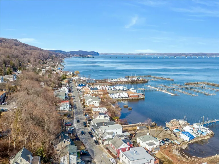 Rockland/Orange/NJ Real Estate | View 595 Piermont Avenue | room 32 | View 33